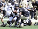  Kendall Hinton looks to lead Wake Forest to the school's first winning record since 2008.